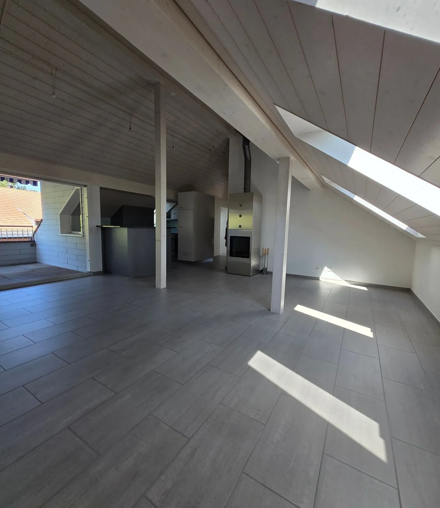 Beautiful attic apartment in a quiet location in Belp for rent - Photo 2 of 8