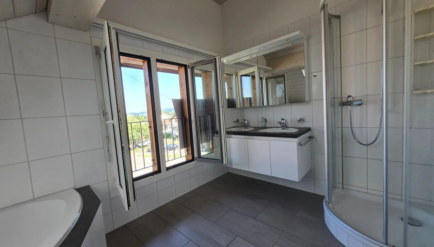 Beautiful attic apartment in a quiet location in Belp for rent - Photo 3 of 8