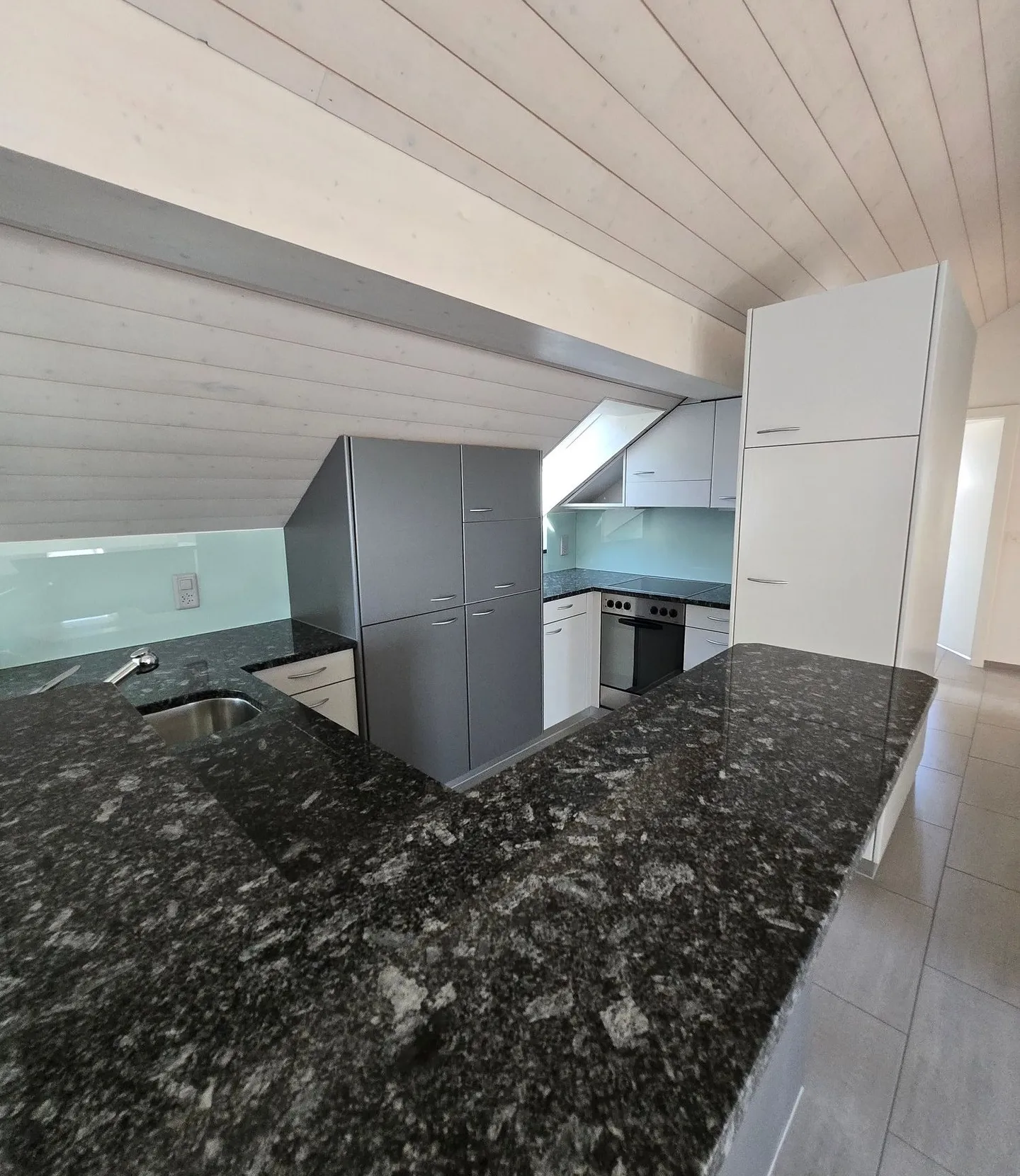 Beautiful attic apartment in a quiet location in Belp for rent - Photo 4 of 8