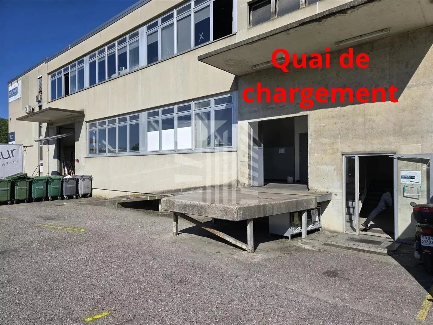 Edificio ad uso misto in affitto - Foto 2 di 13