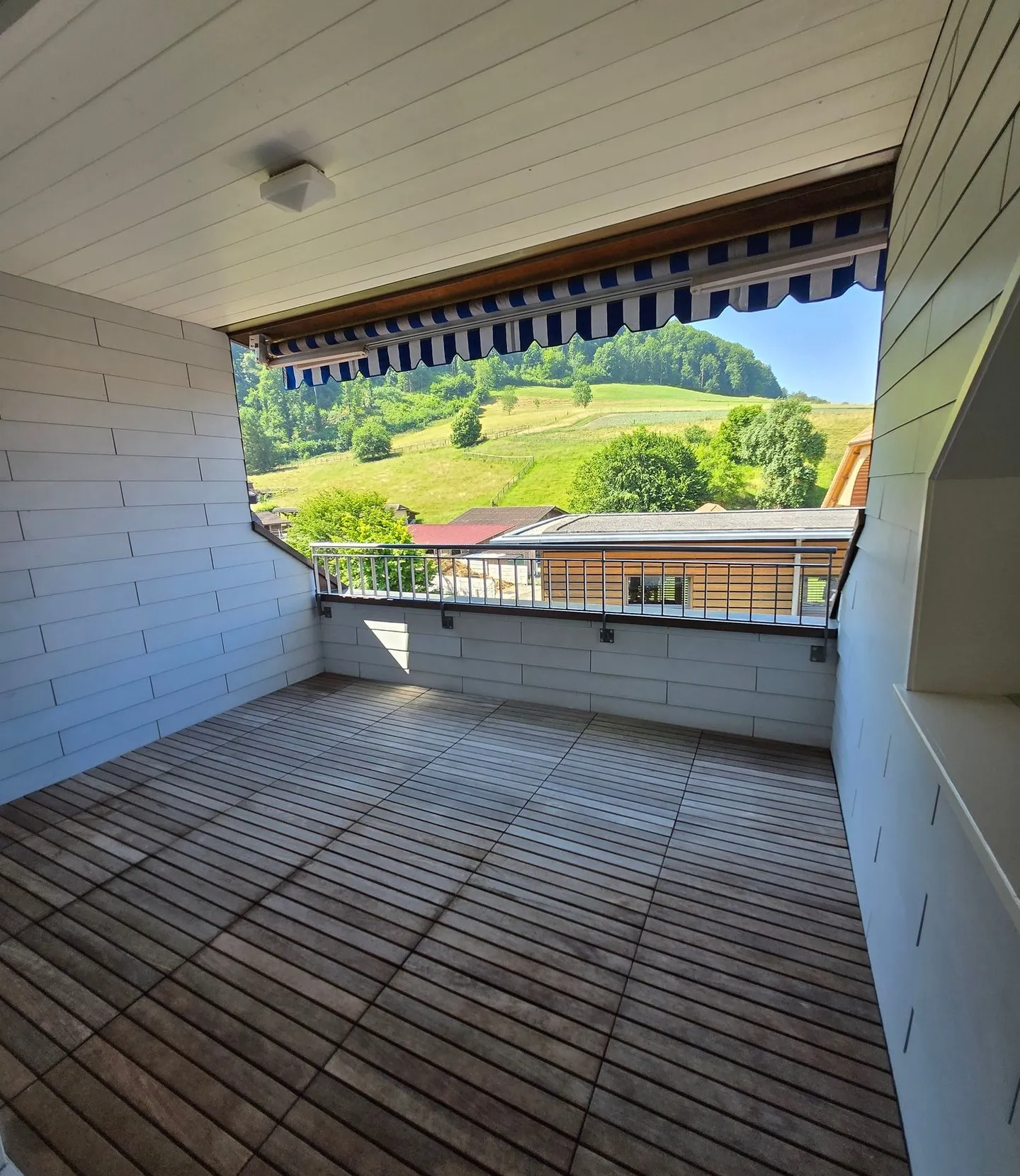 Beautiful attic apartment in a quiet location in Belp for rent - Photo 5 of 8