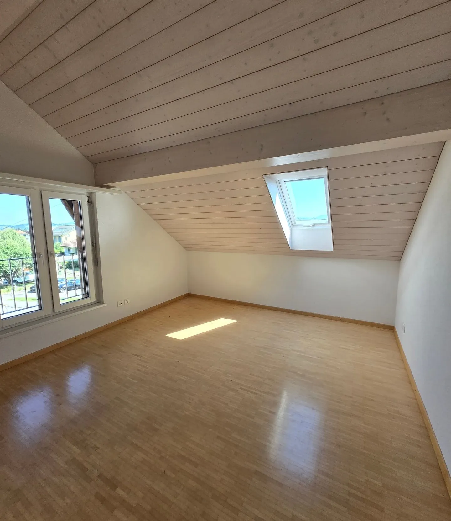 Beautiful attic apartment in a quiet location in Belp for rent - Photo 7 of 8