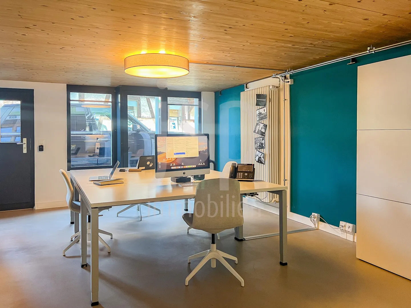 Au milieu du village; locaux pour commerce, bureau, vente - Photo 6 sur 11