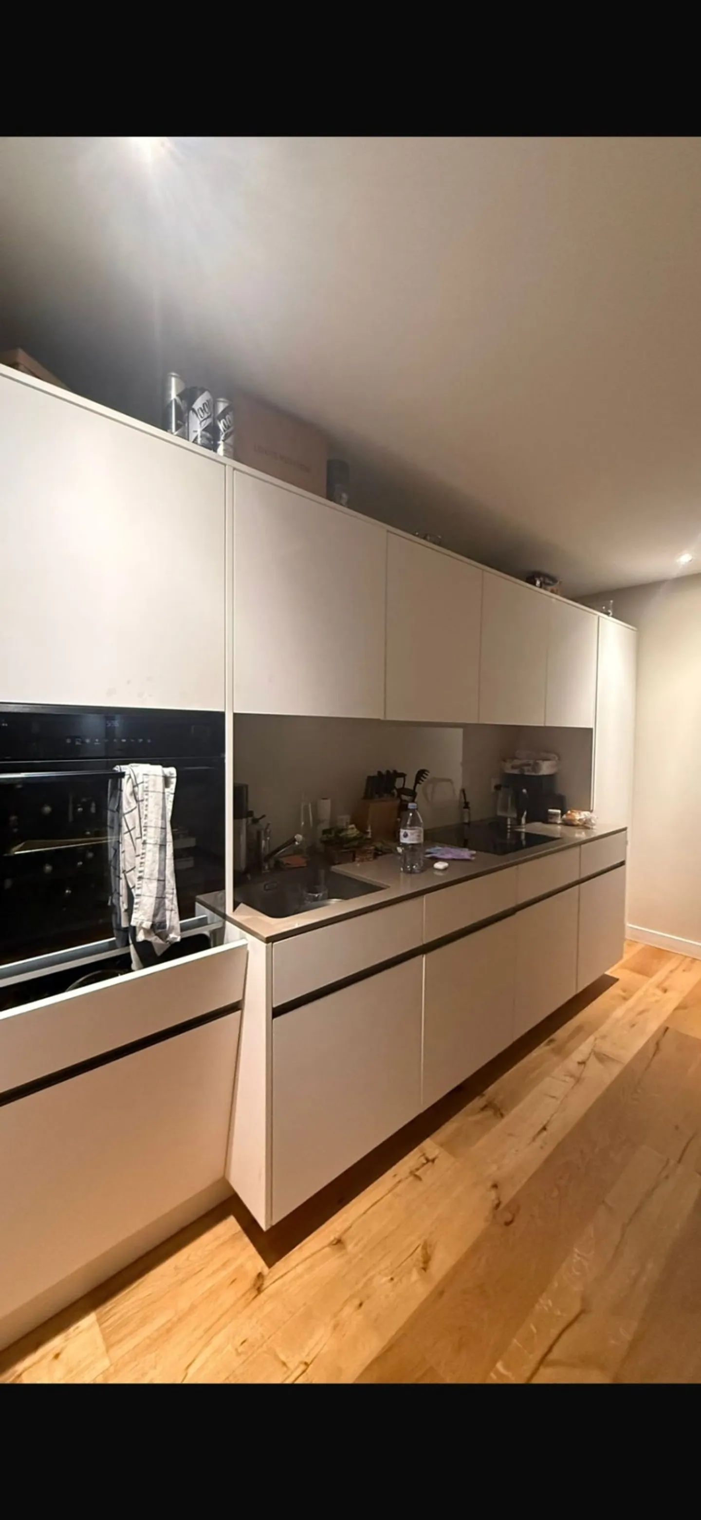 High-end 2.5-room apartment with balcony and panoramic view directly at the train station - Photo 7 of 7