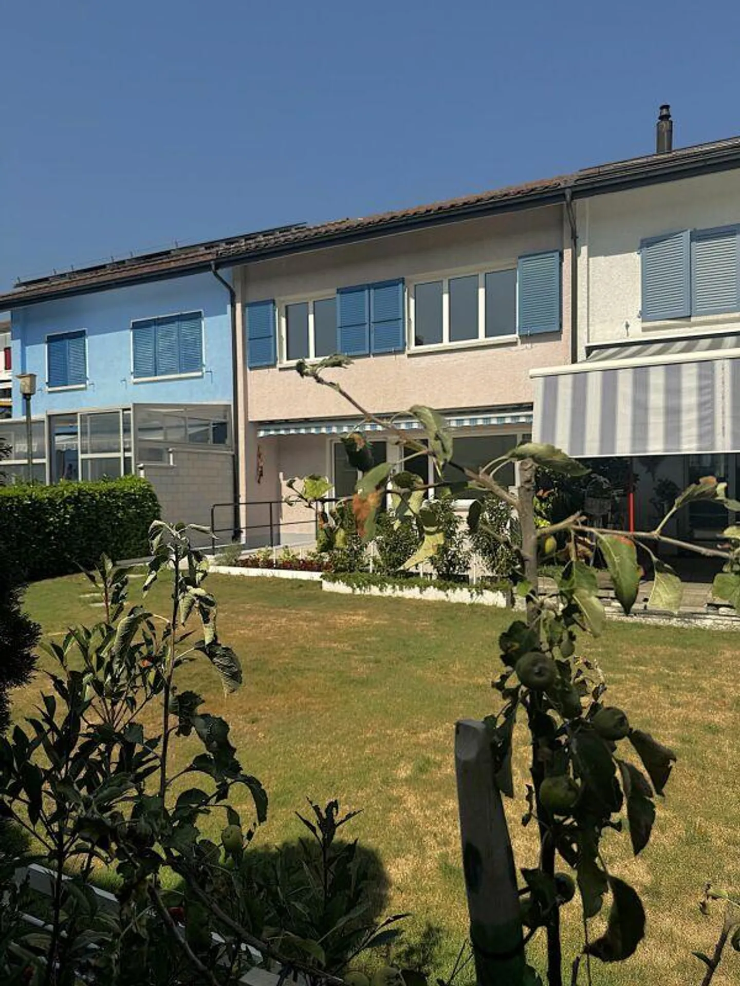 Ein eigenes Haus. Ein eigener Garten. Einfach etwas Gäbigs. - Foto 2 di 15
