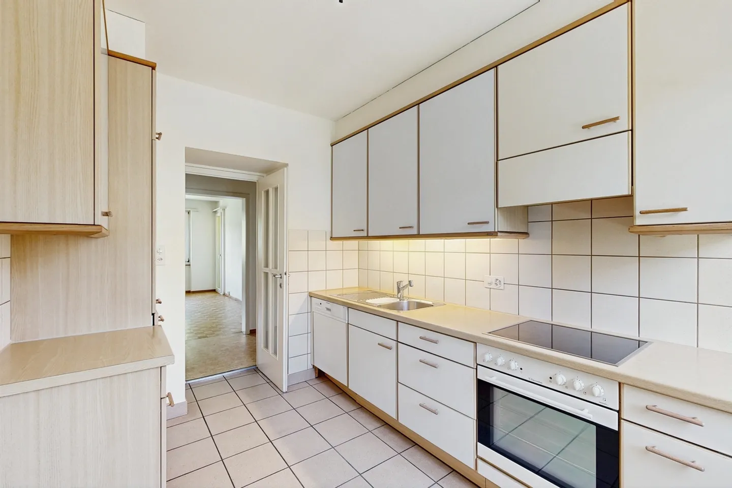 RENT WITHOUT DEPOSIT - Comfort in a central location - Photo 3 of 9