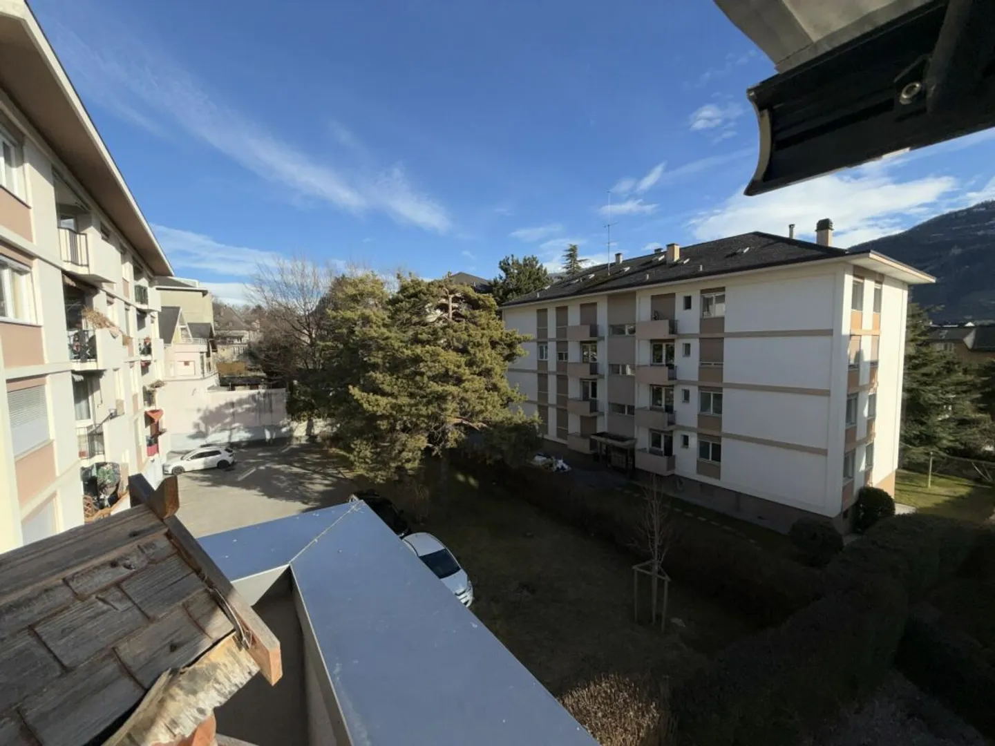 Spacious Duplex Apartment with Terrace - Photo 27 of 31