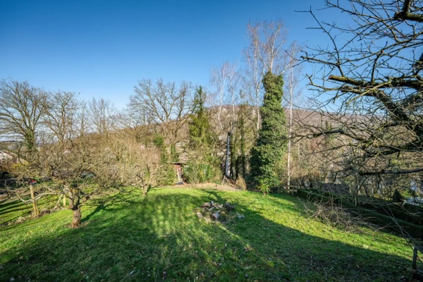 925 m² Terreno edificabile in una posizione idilliaca in pendenza con grande potenziale - Foto 4 di 8