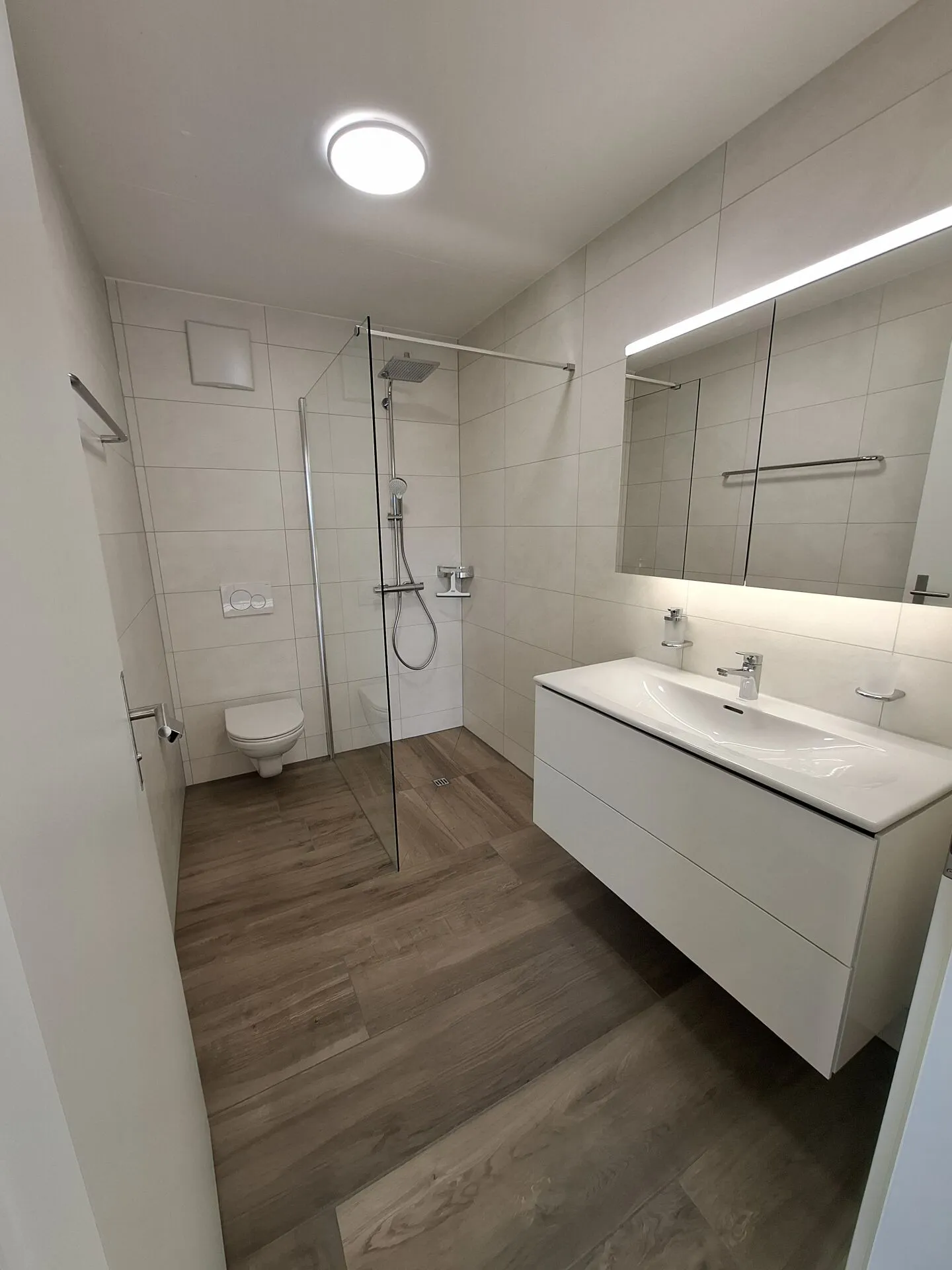 Moderno appartamento 2.5 locali con balcone, nuova costruzione, seconda locazione - Foto 4 di 10