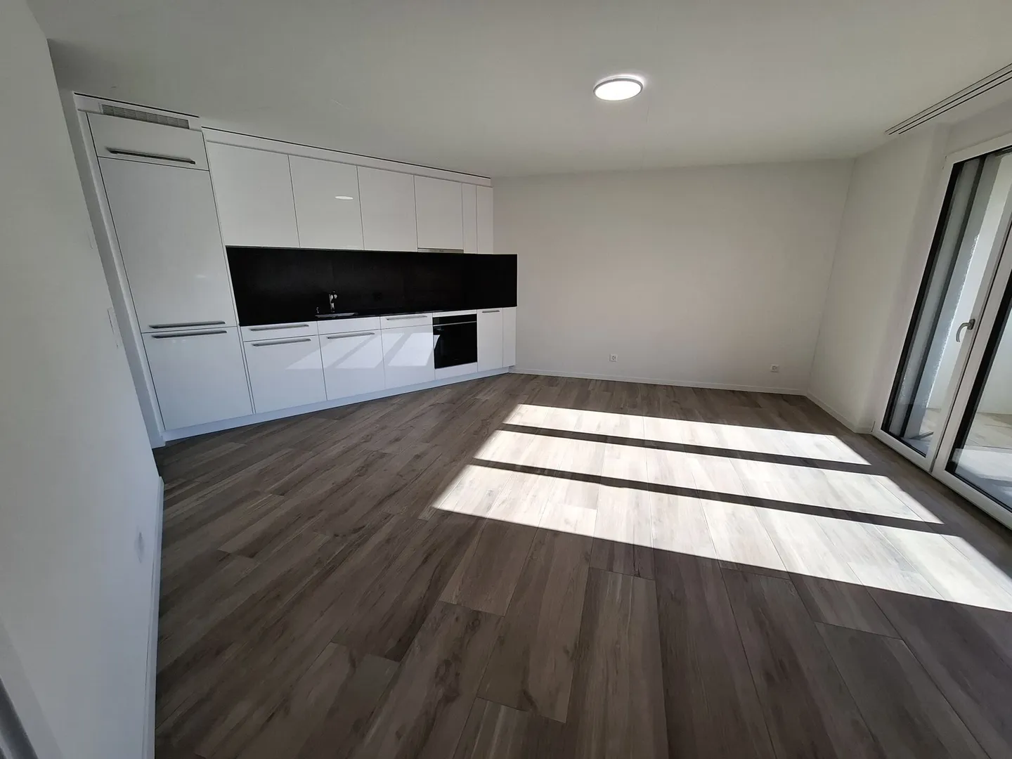 Moderno appartamento 2.5 locali con balcone, nuova costruzione, seconda locazione - Foto 7 di 10