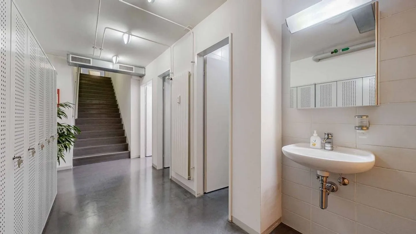 Espace de bureau spacieux à Dübendorf - Photo 9 sur 12