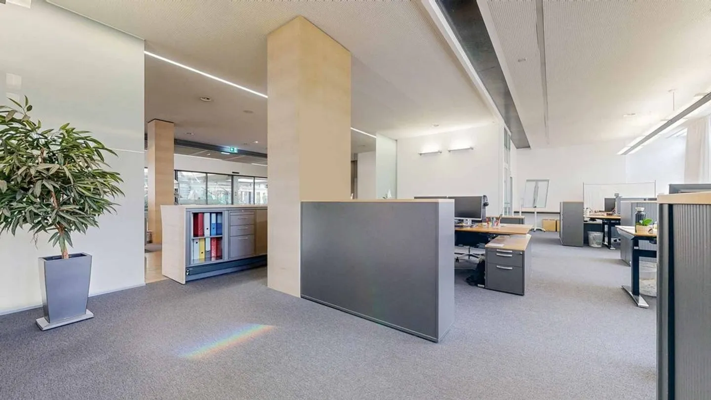 Espace de bureau spacieux à Dübendorf - Photo 3 sur 12