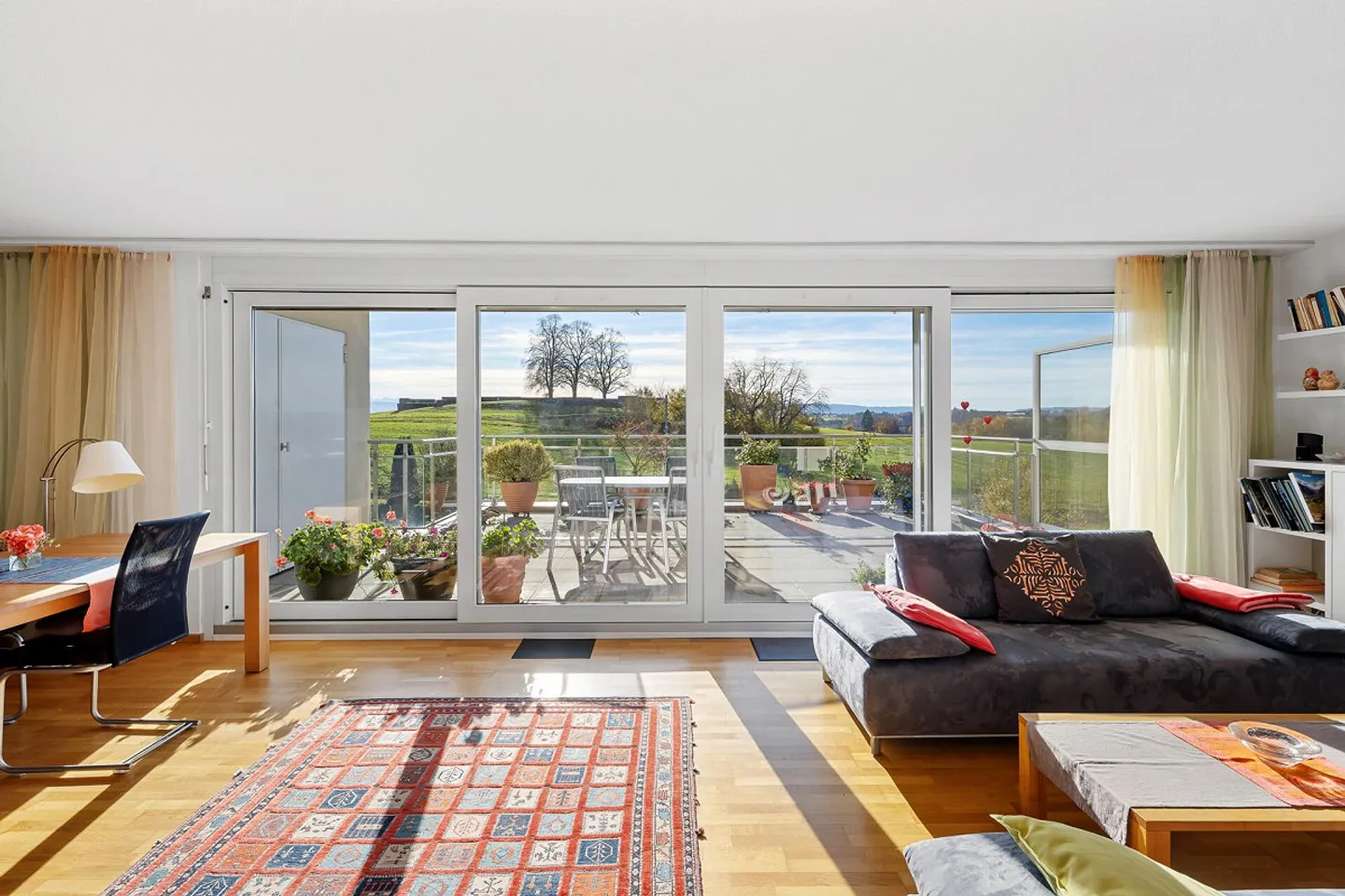 Appartement en attique avec vue sur le lac et les montagnes - Photo 4 sur 23