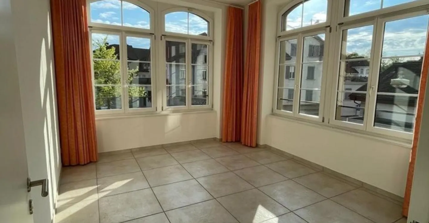 Helle 4.5-Zimmer Wohnung zu vermieten - Foto 3 von 5
