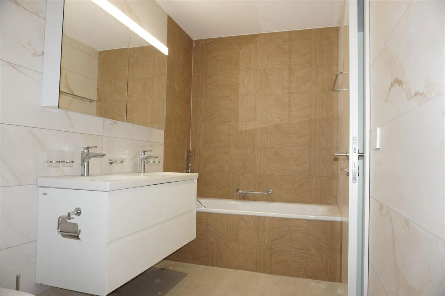 Appartement avec 4,5 pièces - Surface nette de 100 m2 - Terrasse de 45 m2 - Exposition Sud-Sud/Est - Photo 7 sur 12