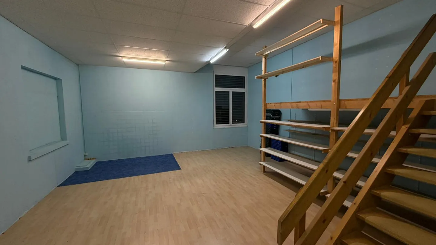 Gewerberaum mit LKW-Rampe - Foto 1 von 3