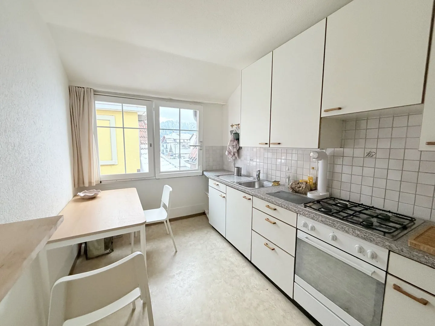 Bright 3-room attic apartment in the heart of Thun - Photo 1 of 7