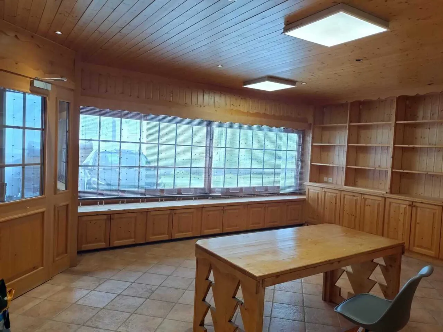 Gewerbefläche mit Schaufenster - Foto 1 von 6