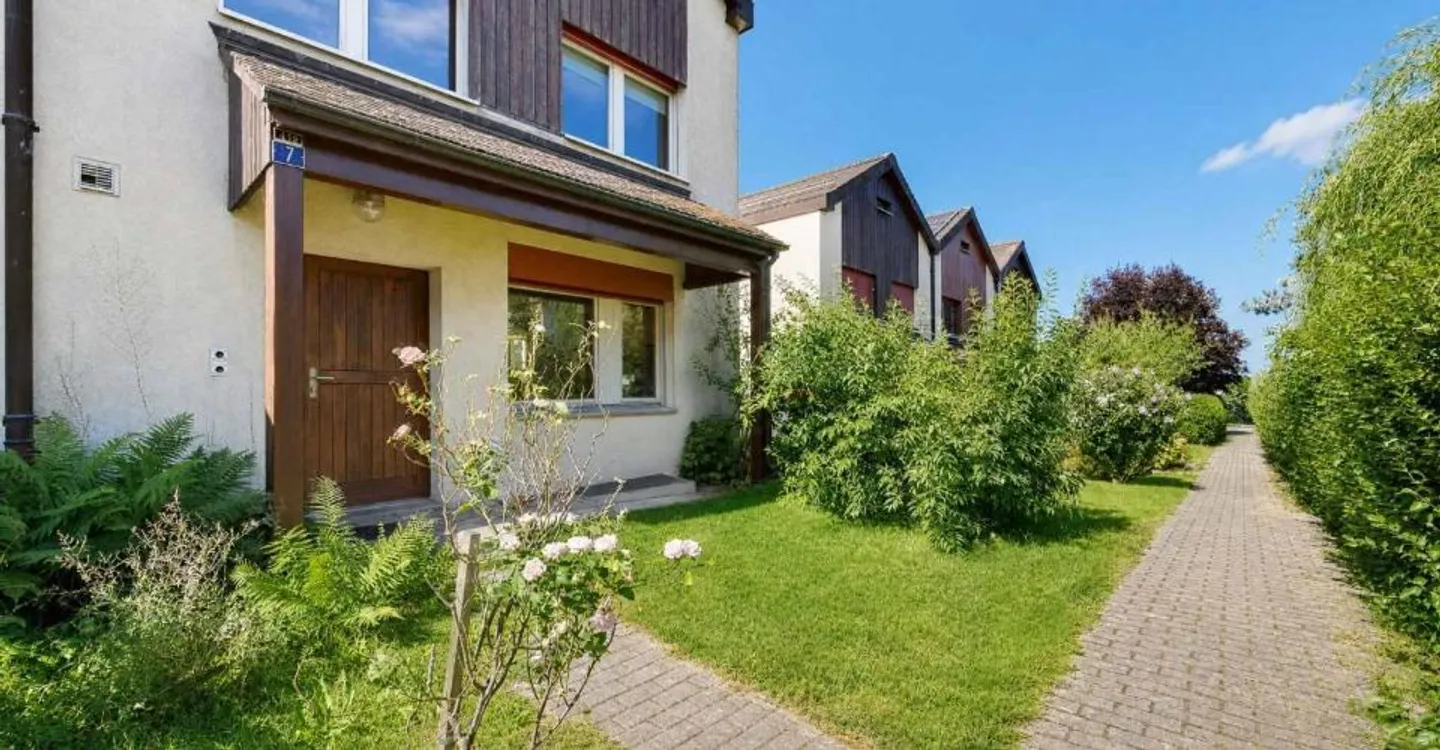 Charmantes 6,5-Zimmer-Reihenhaus zur Renovierung - Foto 1 von 13