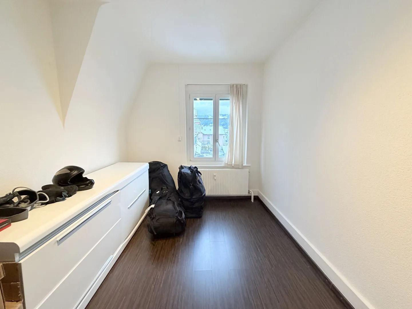 Bright 3-room attic apartment in the heart of Thun - Photo 5 of 7