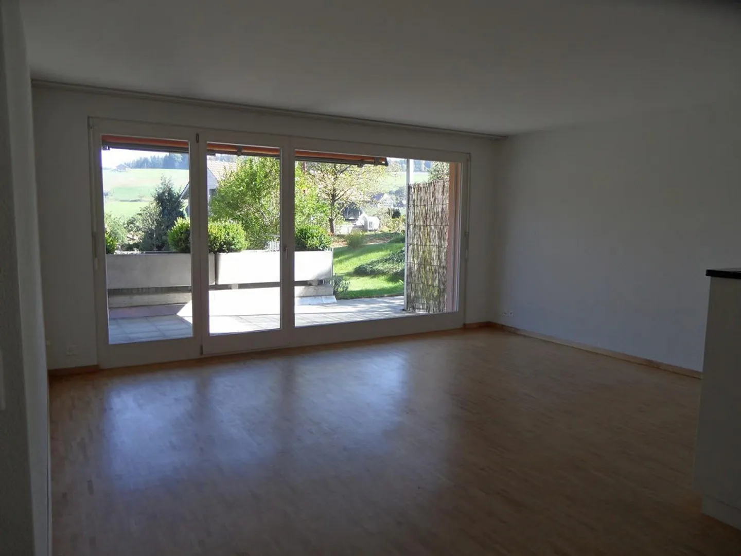 Helle 4.5-Zimmer-Wohnung mit Terrasse und Gartenzugang in Enggistein - Photo 4 sur 8