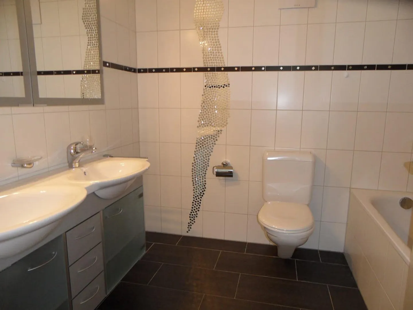 Helle 4.5-Zimmer-Wohnung mit Terrasse und Gartenzugang in Enggistein - Photo 6 sur 8