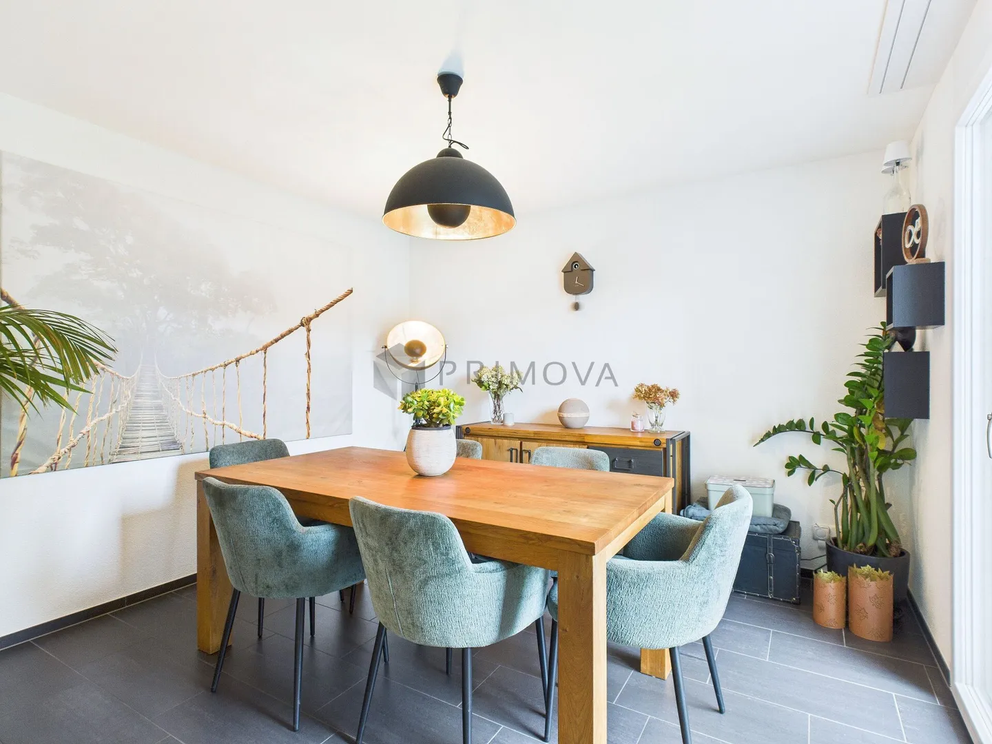 Una casa per tutta la famiglia - circondata da un giardino idilliaco, ampie terrazze e un comfort abitativo tangibile. - Foto 4 di 12