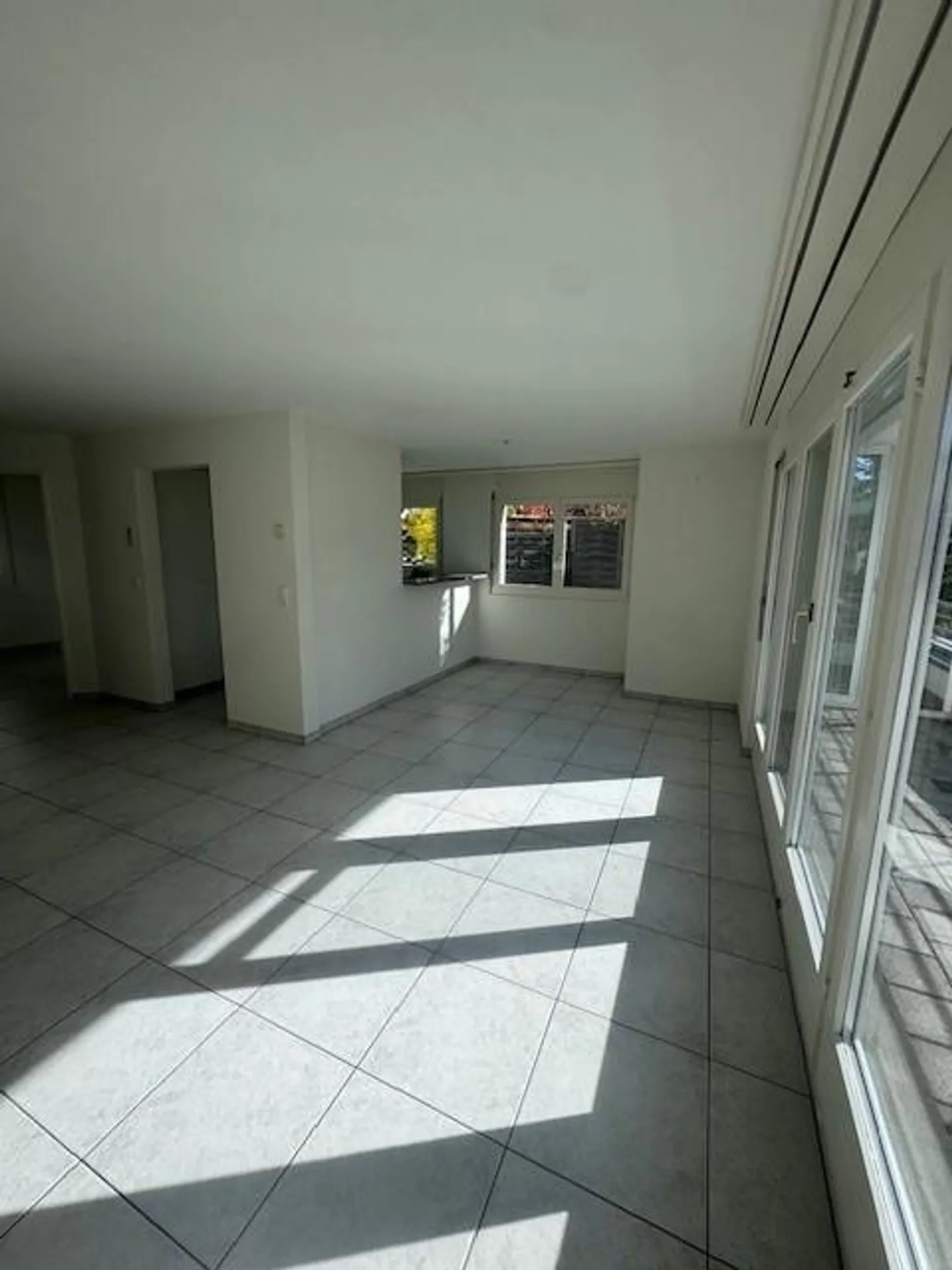 Appartamento luminoso e spazioso di 3,5 locali a Oberägeri - Foto 4 di 8