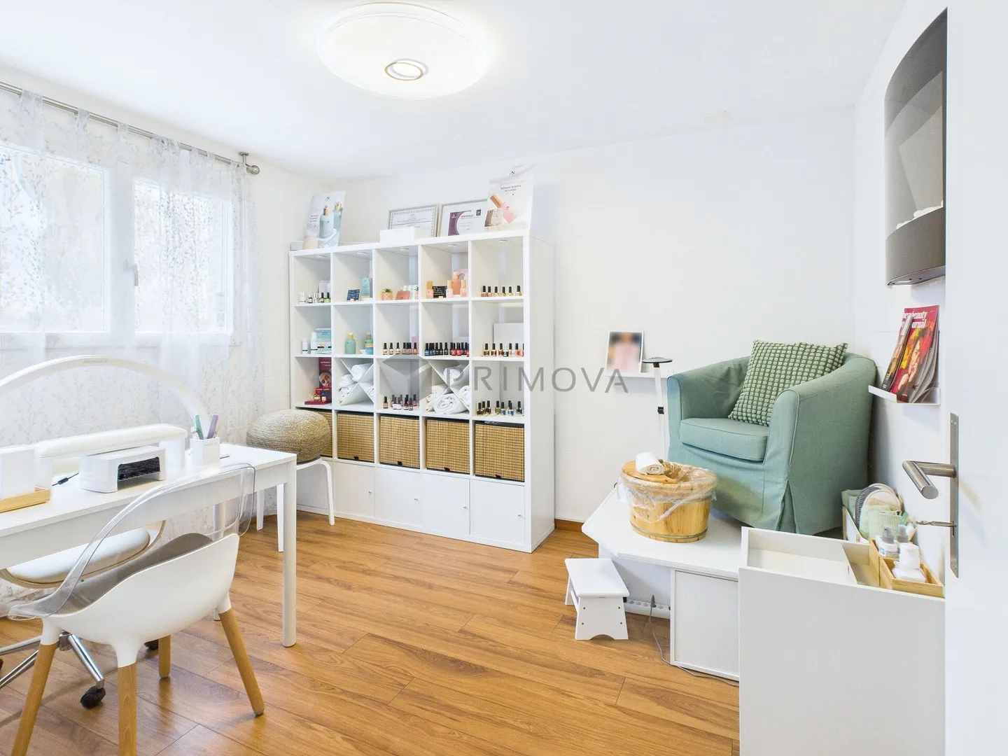 Una casa per tutta la famiglia - circondata da un giardino idilliaco, ampie terrazze e un comfort abitativo tangibile. - Foto 9 di 12