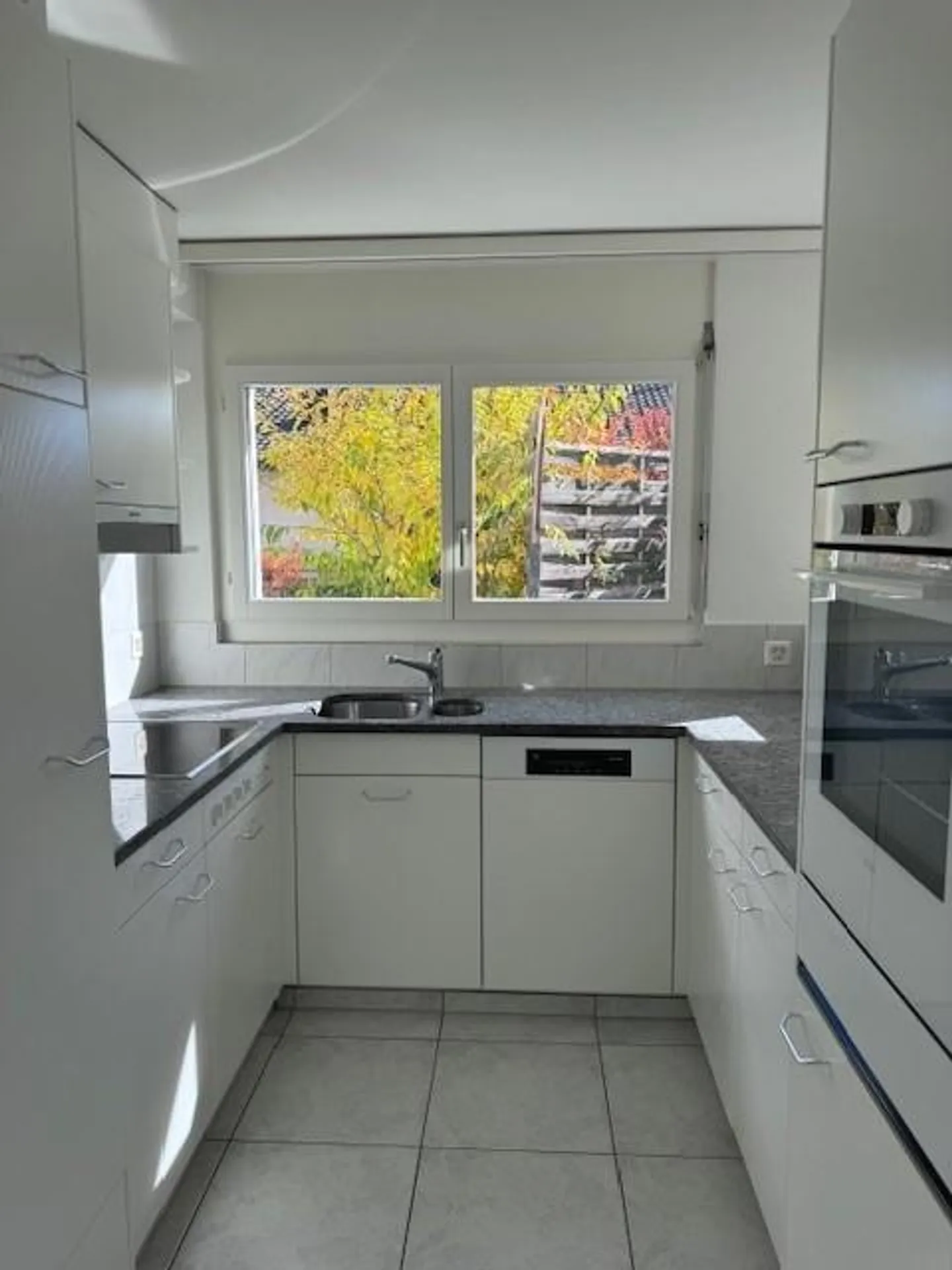 Appartamento luminoso e spazioso di 3,5 locali a Oberägeri - Foto 3 di 8