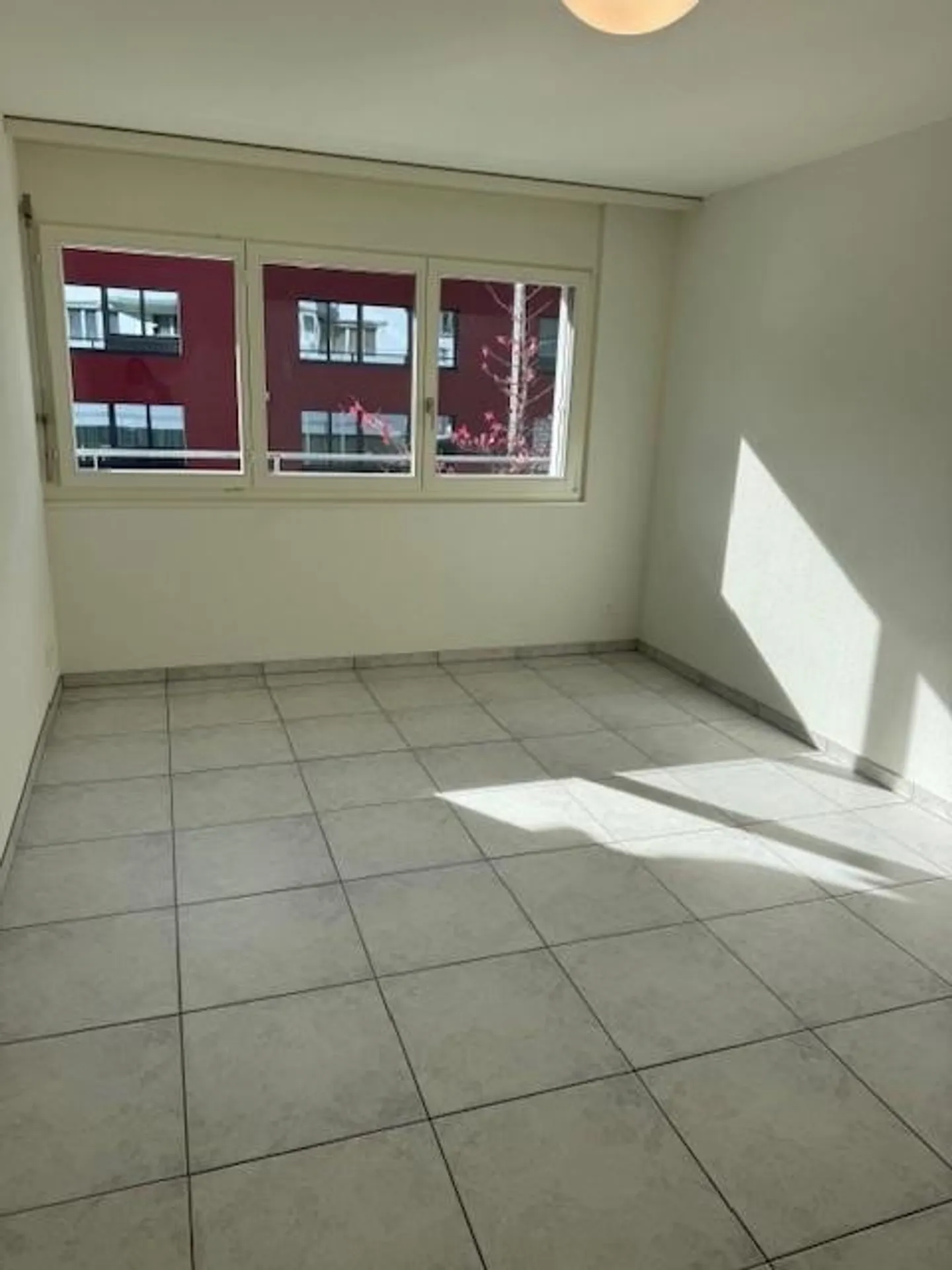 Appartamento luminoso e spazioso di 3,5 locali a Oberägeri - Foto 7 di 8