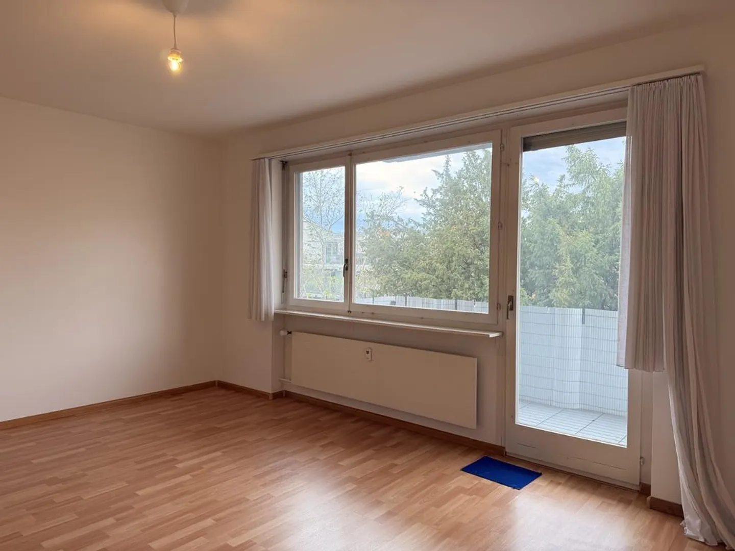 Appartement simple confortable dans un endroit calme - Photo 3 sur 5