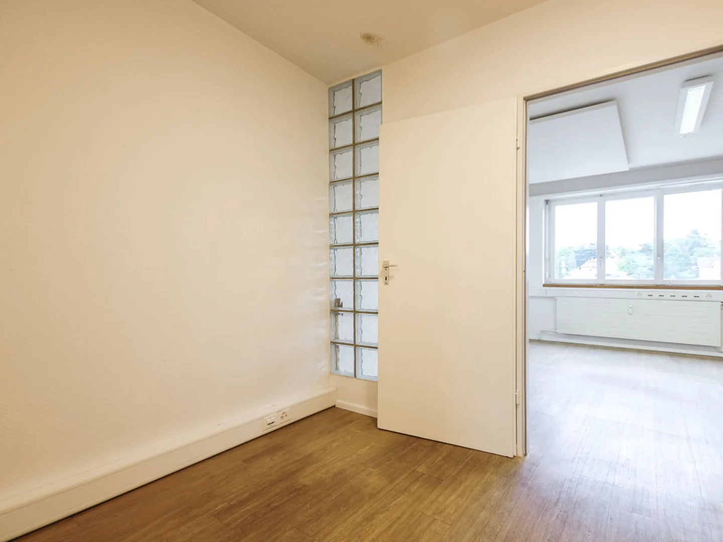 Büro- oder Praxisräumlichkeiten in Binningen - Foto 3 von 26