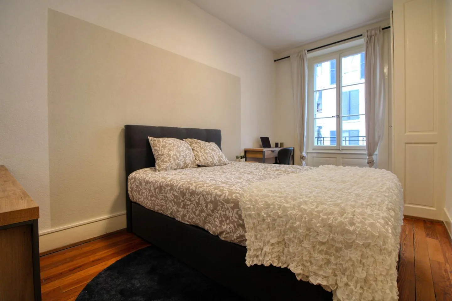 Room 1 - Photo 1 of 16