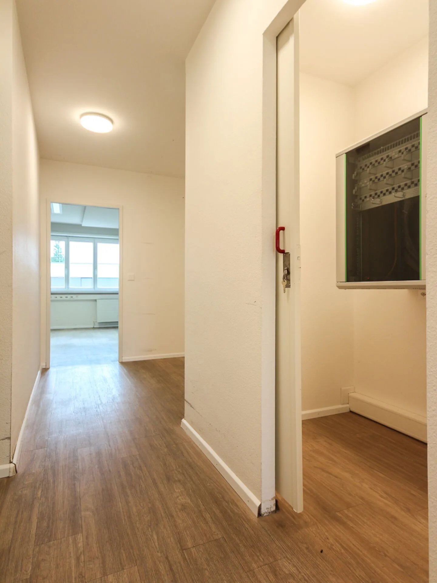 Büro- oder Praxisräumlichkeiten in Binningen - Foto 8 von 26