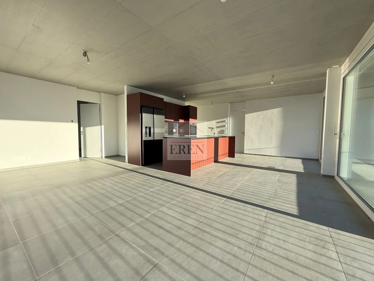 Wunderschöne Penthouse-Wohnung mit Glasfassaden und großem Panoramabalkon-Terrasse - Foto 3 von 18