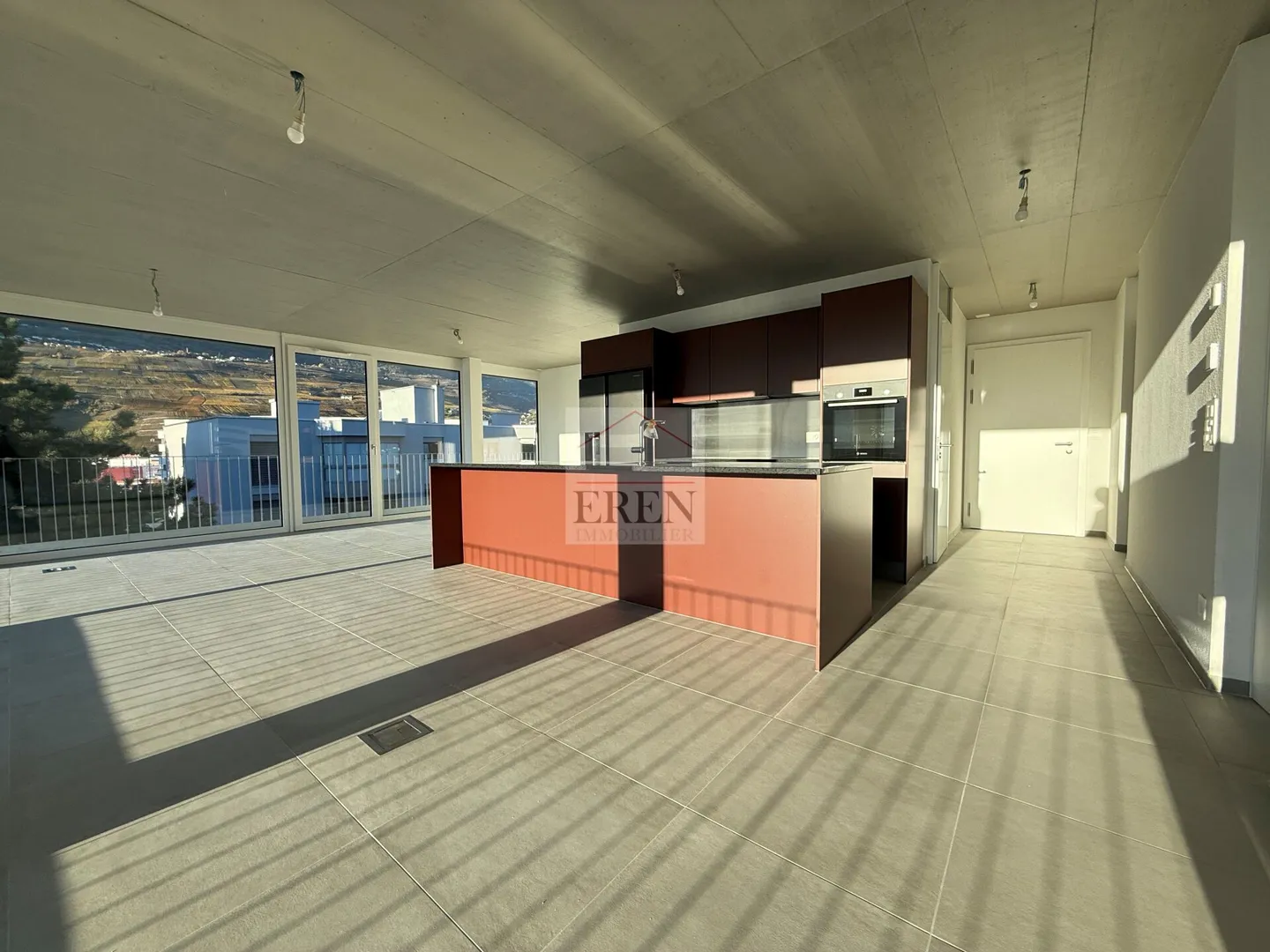 Wunderschöne Penthouse-Wohnung mit Glasfassaden und großem Panoramabalkon-Terrasse - Foto 5 von 18