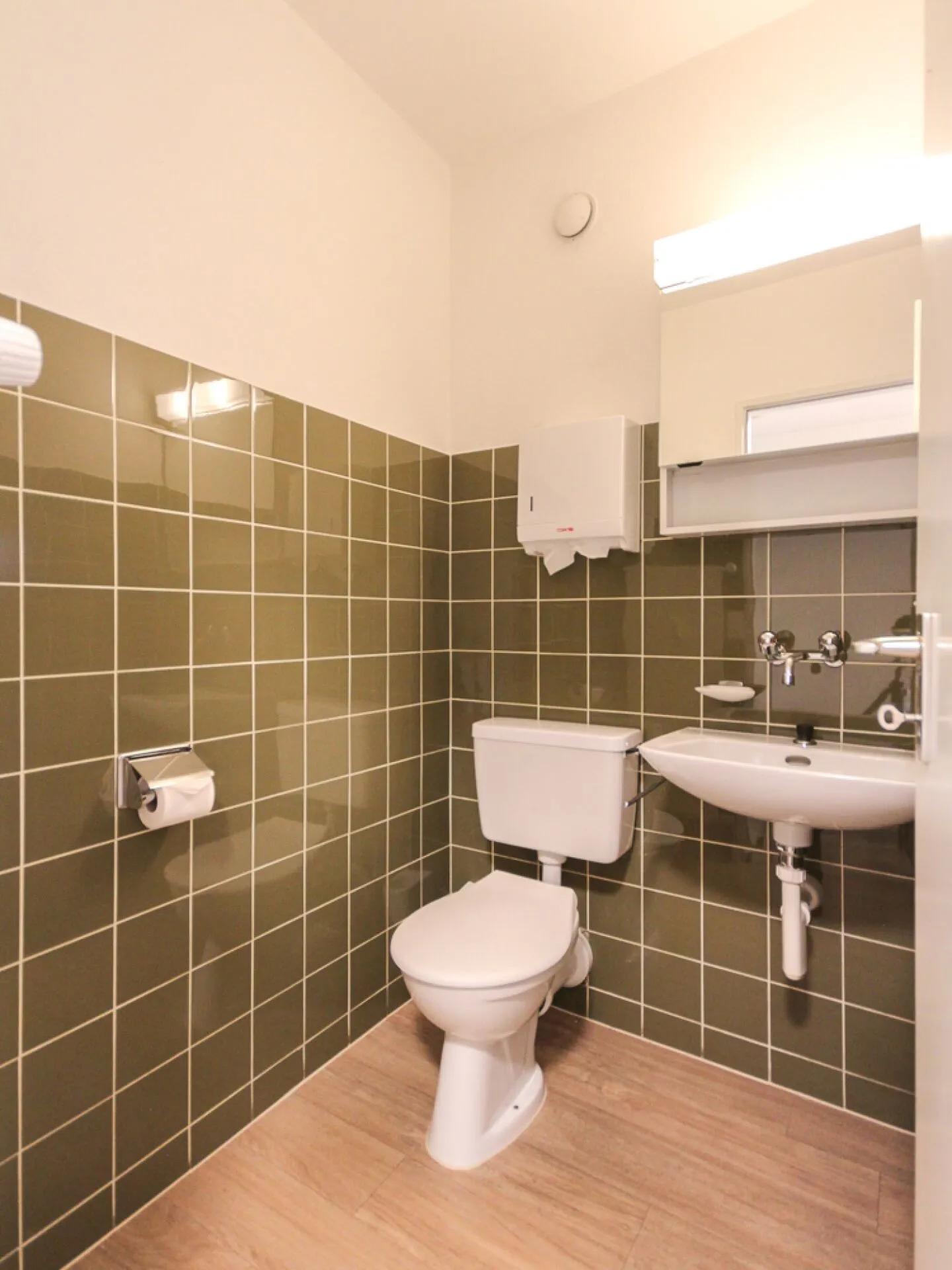 Büro- oder Praxisräumlichkeiten in Binningen - Foto 12 von 26