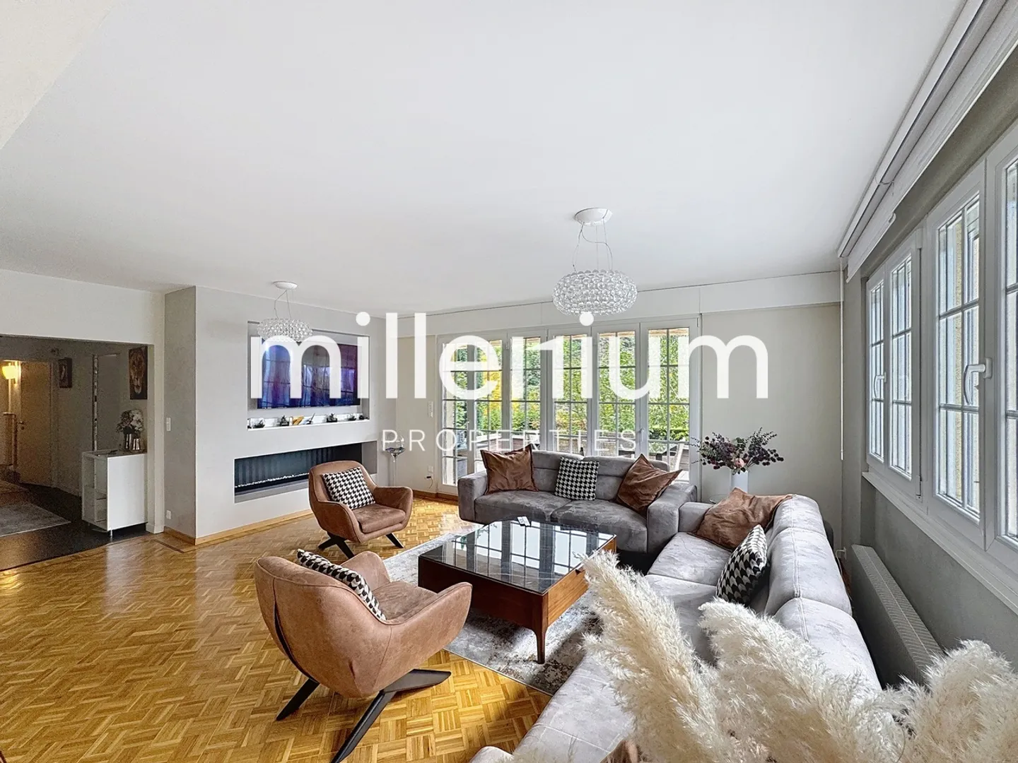 9-room House - Photo 3 of 11