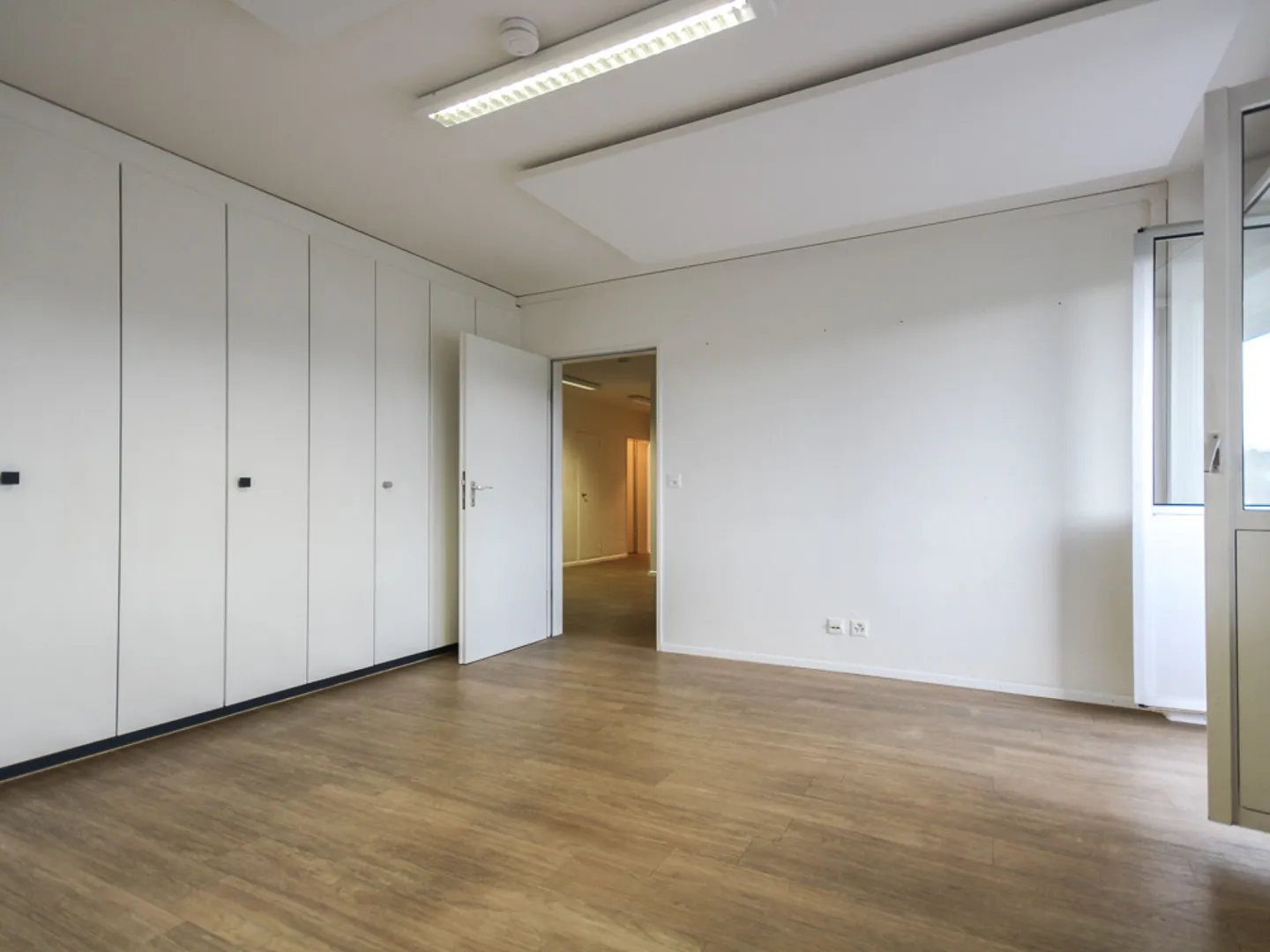 Büro- oder Praxisräumlichkeiten in Binningen - Foto 17 von 26