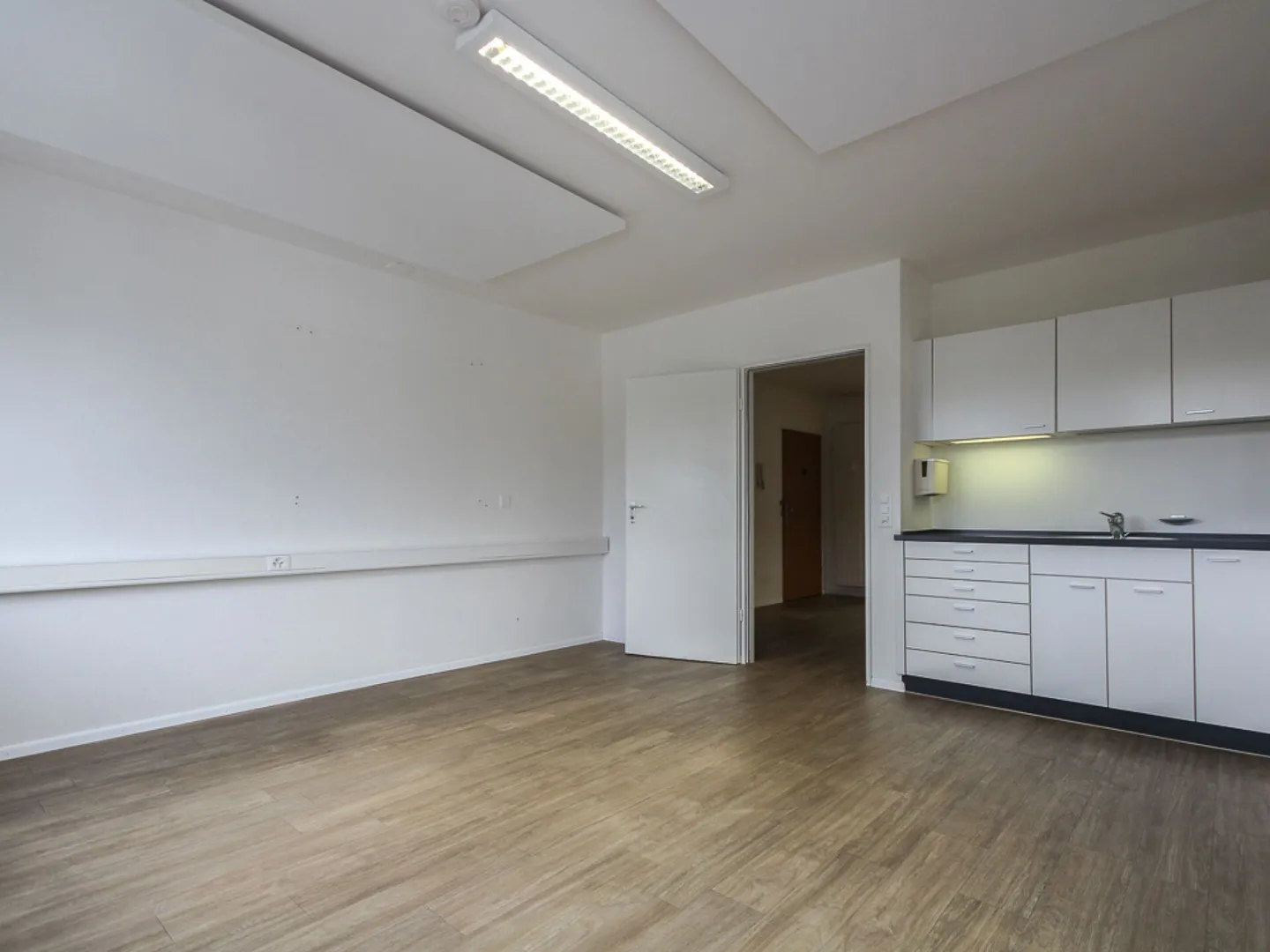 Büro- oder Praxisräumlichkeiten in Binningen - Foto 21 von 26