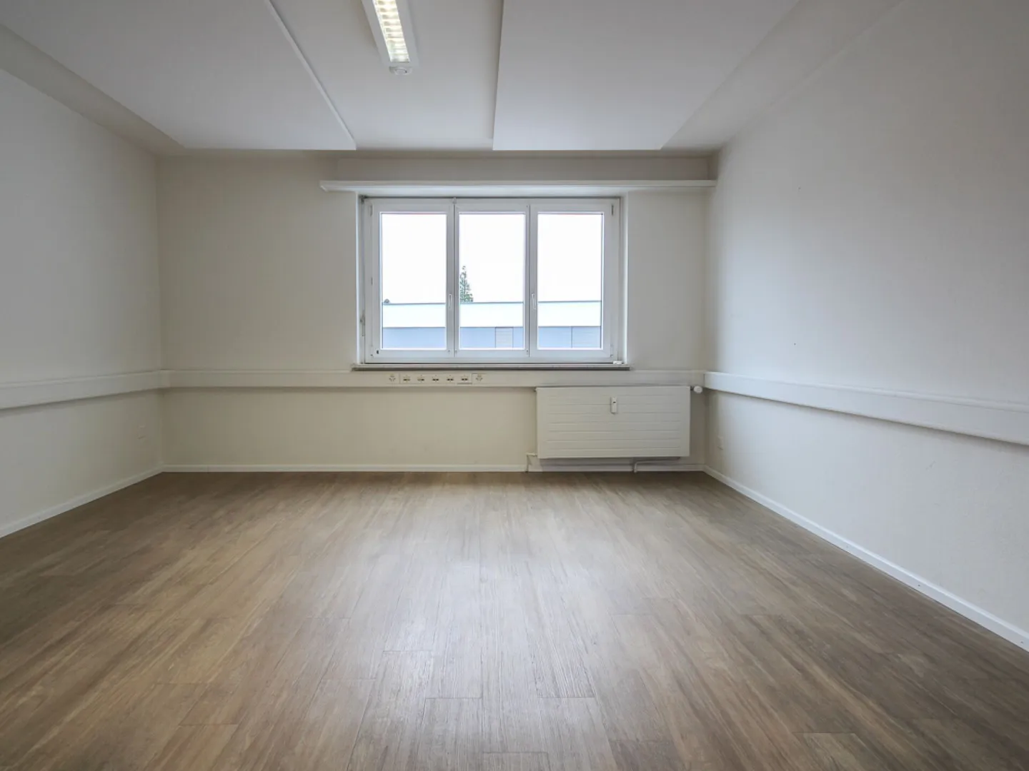 Büro- oder Praxisräumlichkeiten in Binningen - Foto 24 von 26