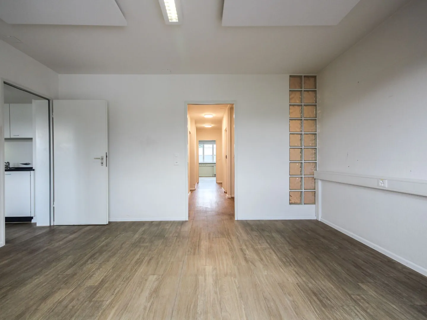 Büro- oder Praxisräumlichkeiten in Binningen - Foto 25 von 26