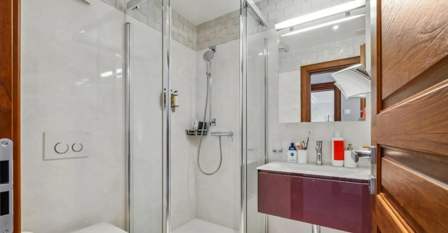 Nur wenige Schritte vom See entfernt! Luxuriöse Wohnung mit Blick im Herzen von Montreux - Foto 8 von 8