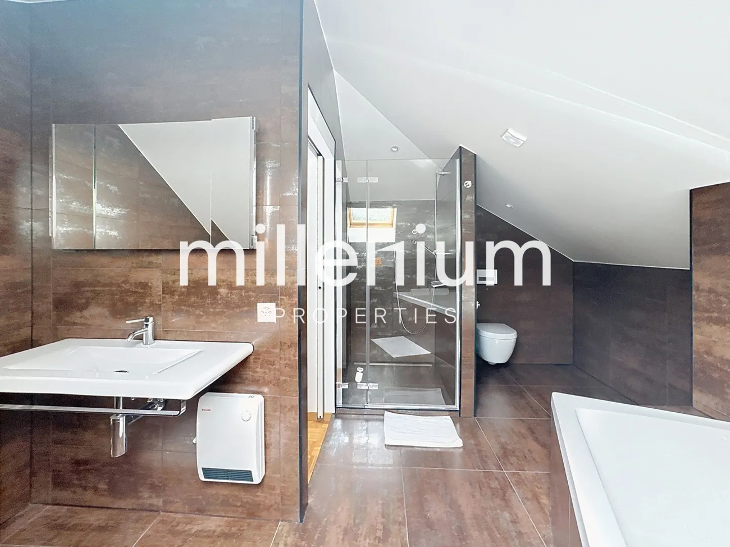 9-room House - Photo 7 of 11