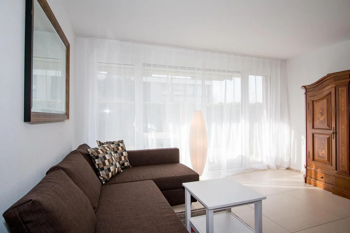 Modern and bright 2.5-room apartment in a top location - Photo 3 of 8