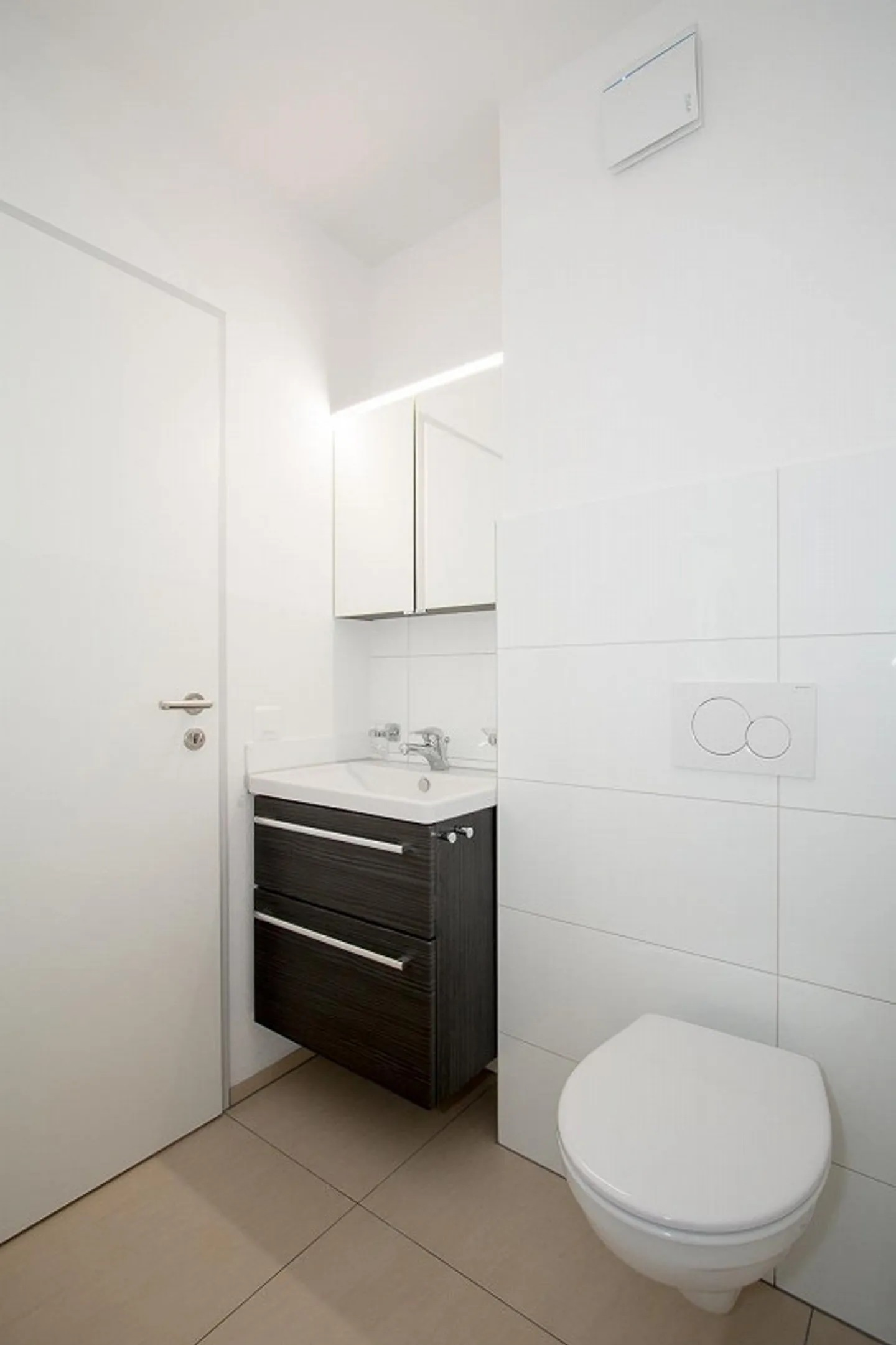 Modern and bright 2.5-room apartment in a top location - Photo 4 of 8