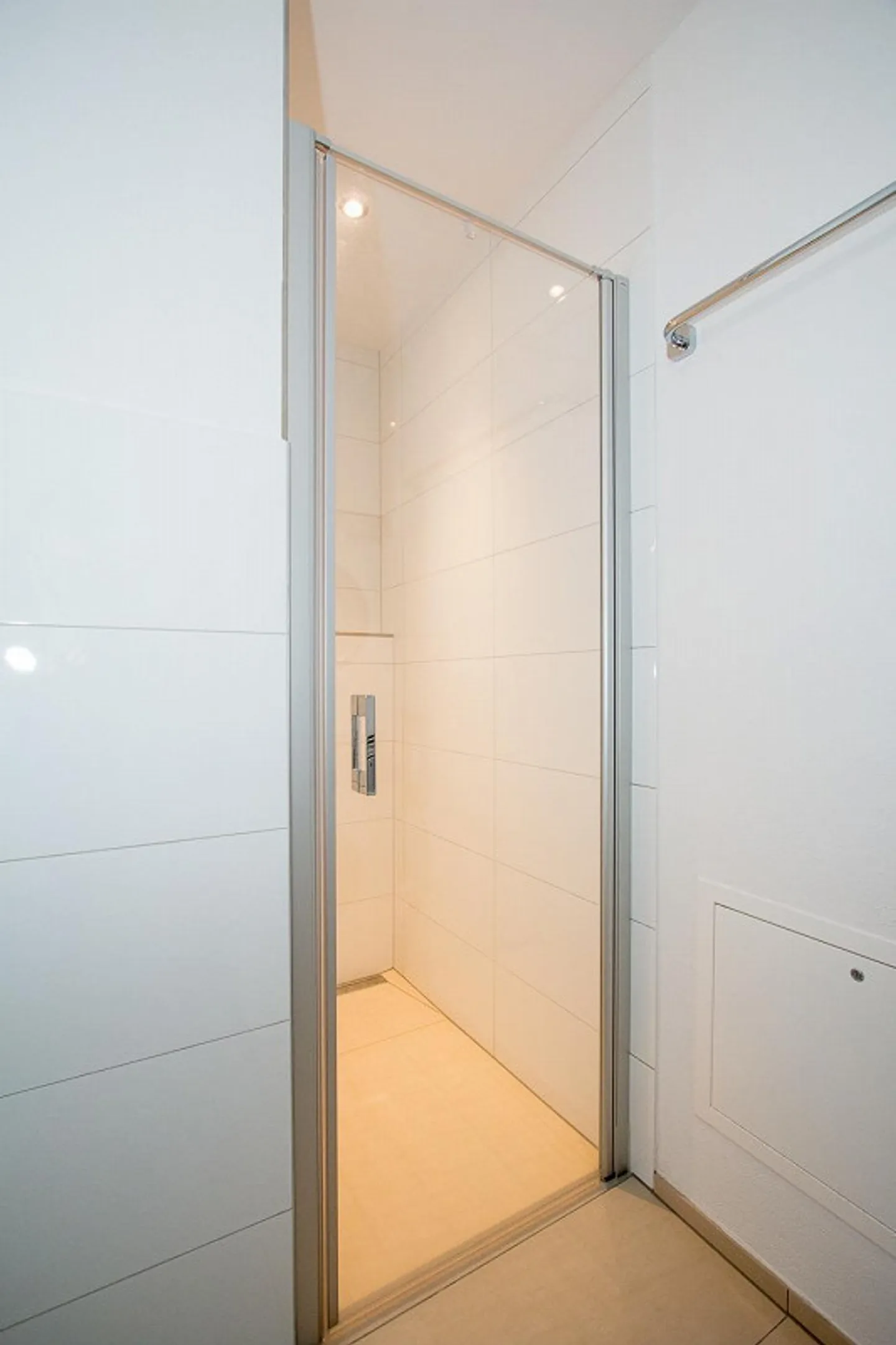 Modern and bright 2.5-room apartment in a top location - Photo 6 of 8