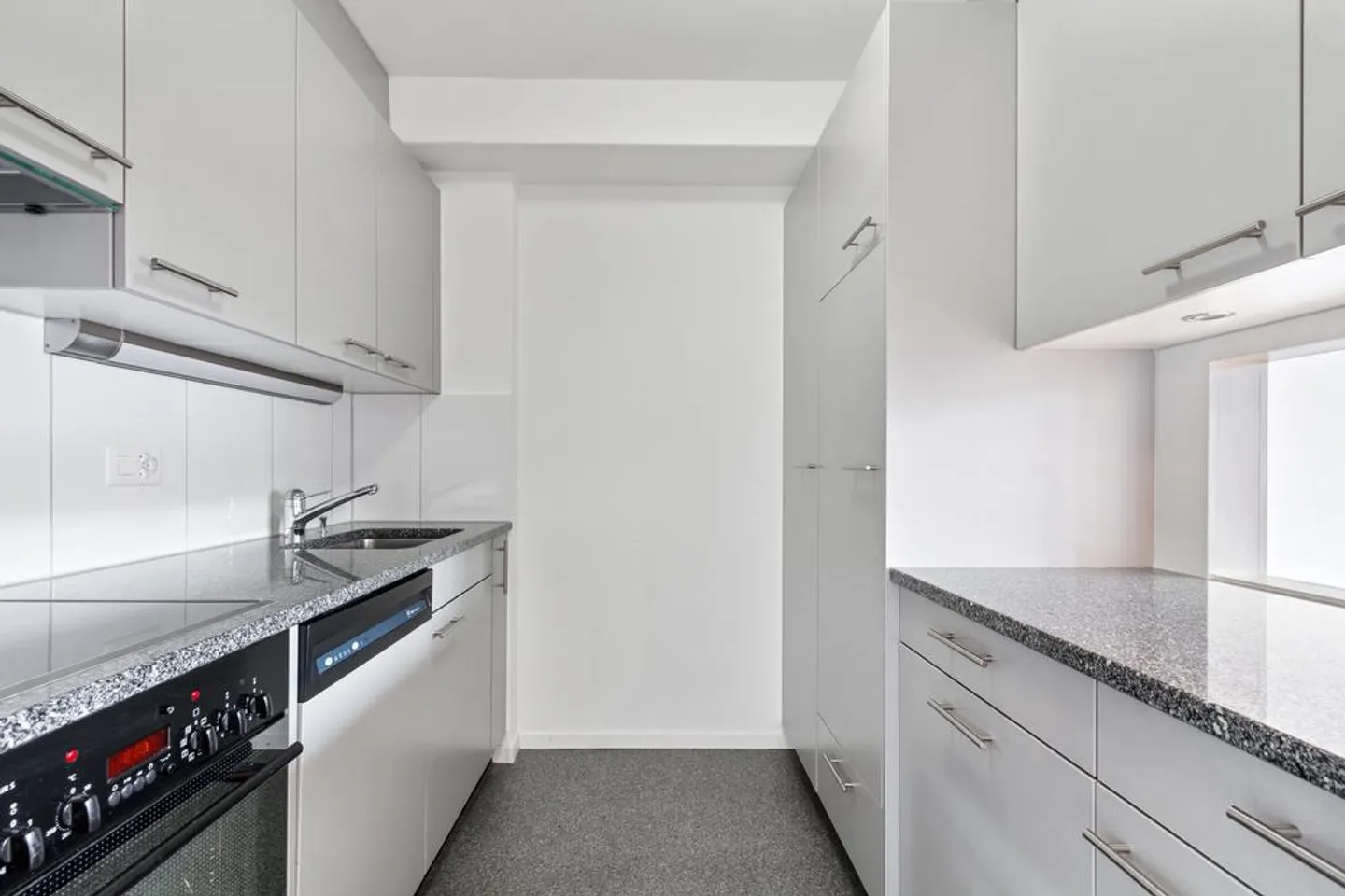 Living in a sunny and quiet location - Photo 3 of 10