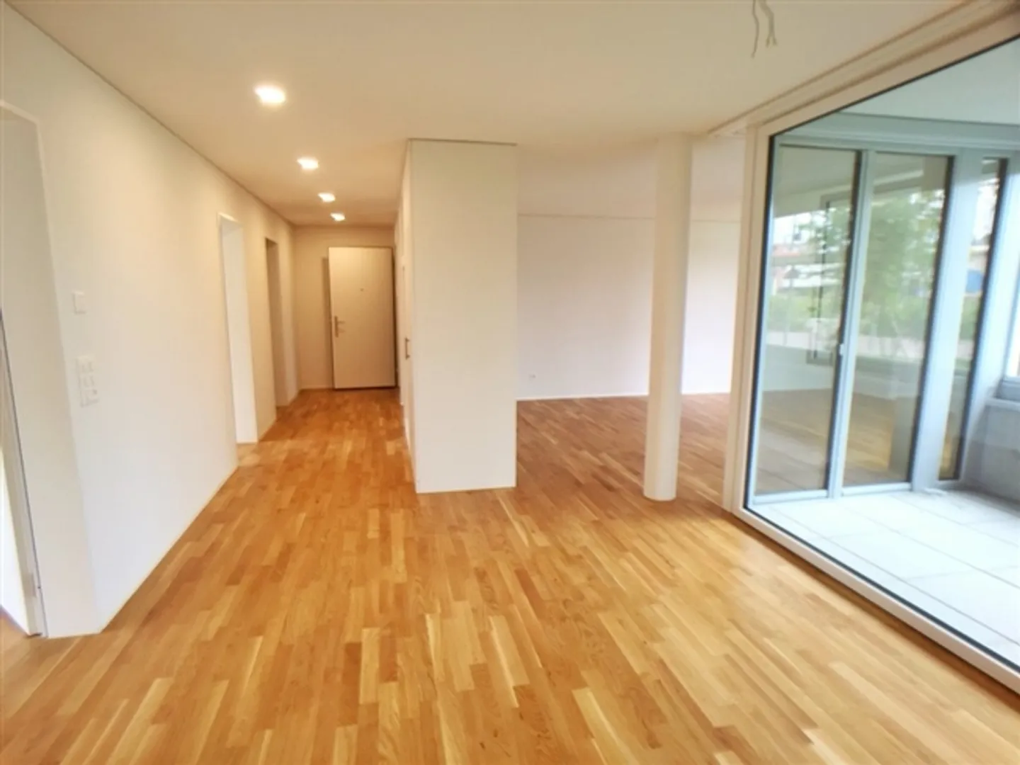 Modern apartment on the ground floor - Photo 3 of 10